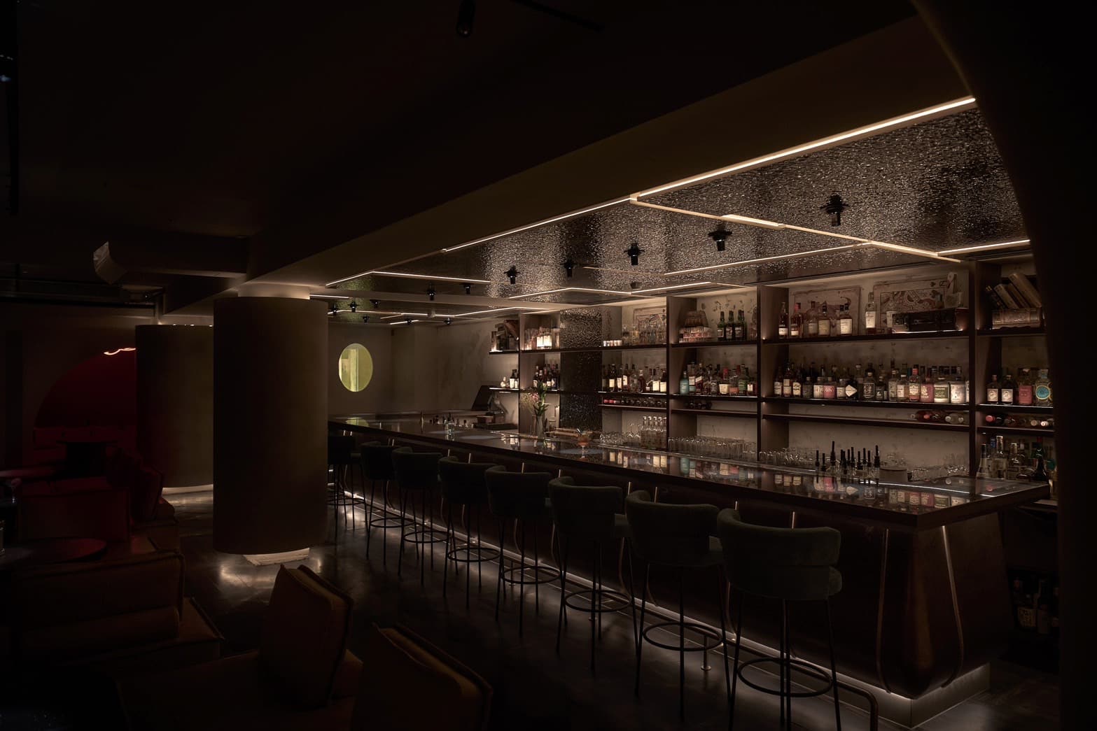 Book ing bar <i class="font-serif">東區</i>