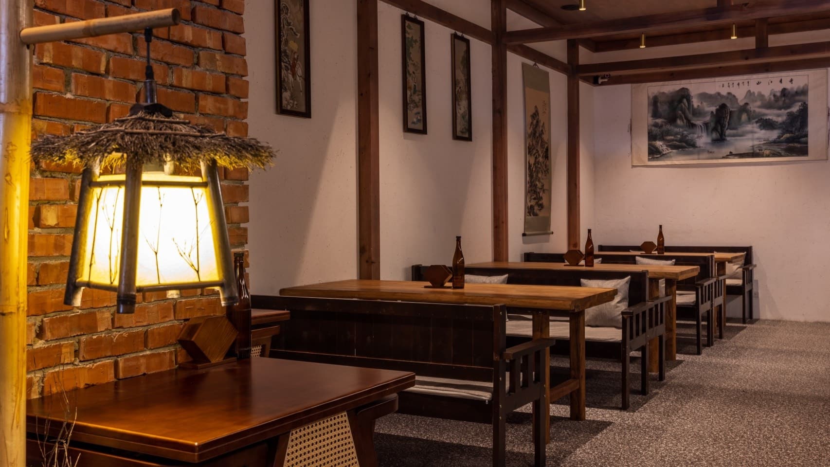 <i class="font-serif">老地方</i>